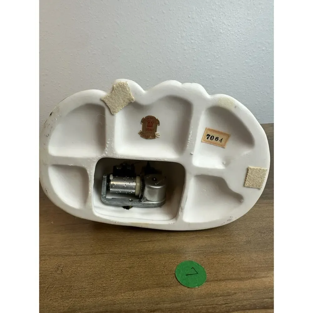 Lenwile Ardalt Violin Player Music Box Love Story Works Vintage Cottagecore